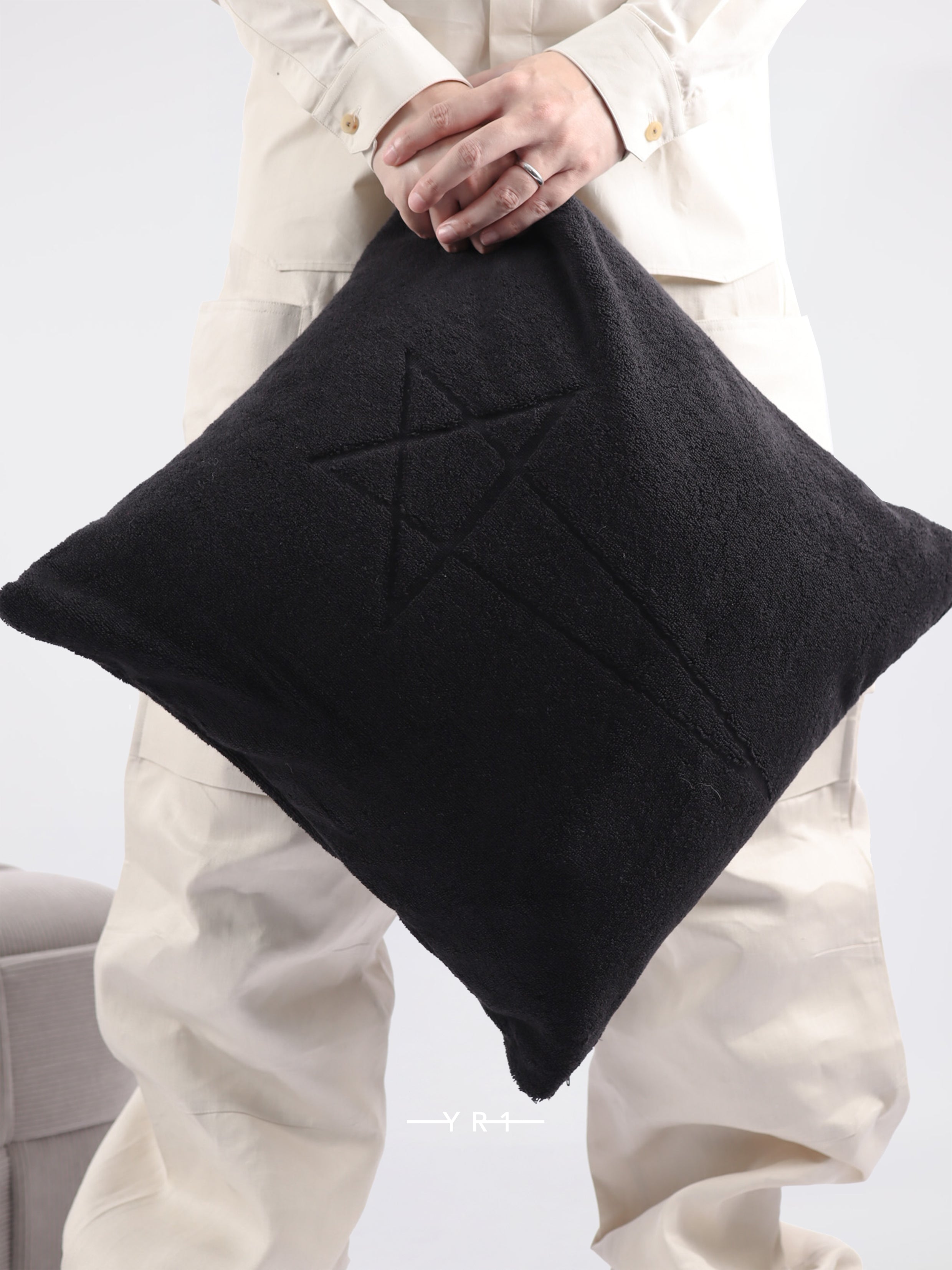 RH Beach Pillow-Blk