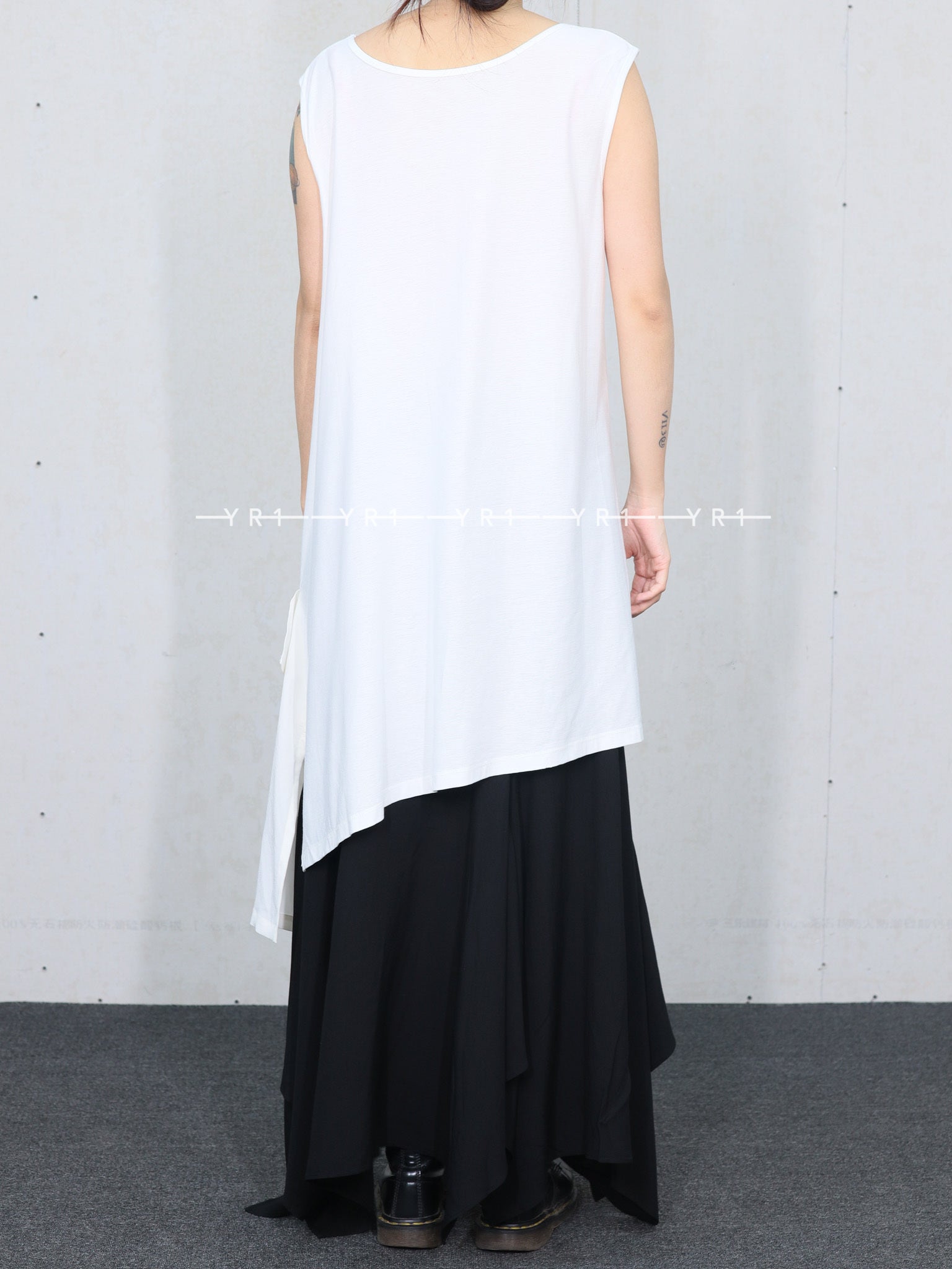 ys-H-Left Front B-Off White