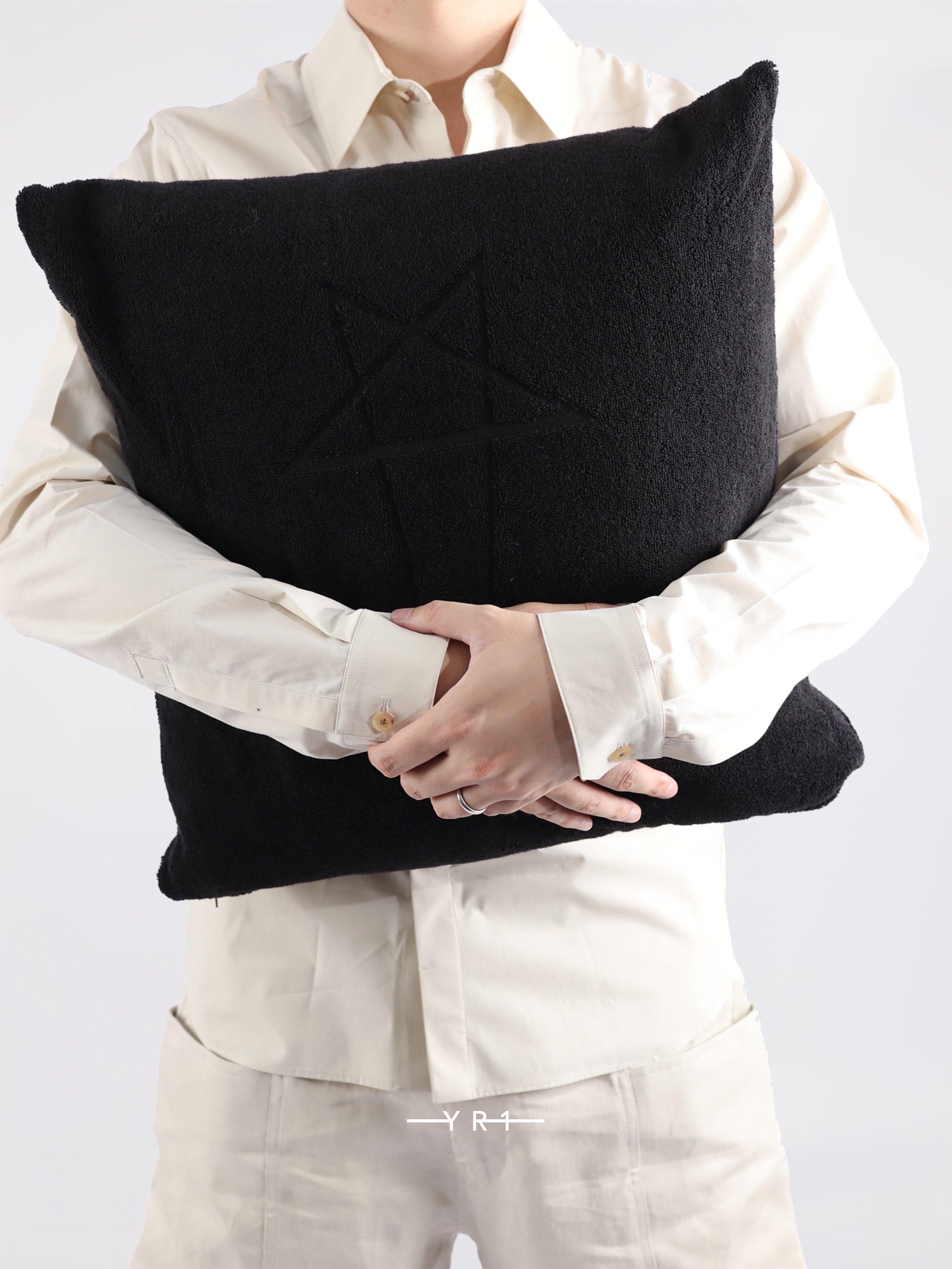 RH Beach Pillow-Blk